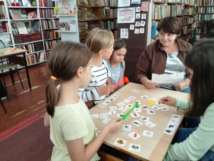 В рамках летней программы «Ключи от лета» в библиотеке прошло мероприятие «Веселое время в библиотеке»