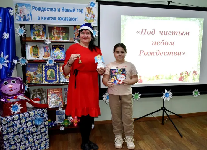 у книжной выставки
