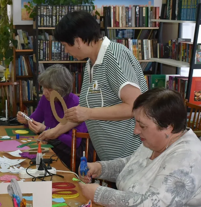Гости мероприятия приняли участие в мастер-классе «Пасхальная открытка»