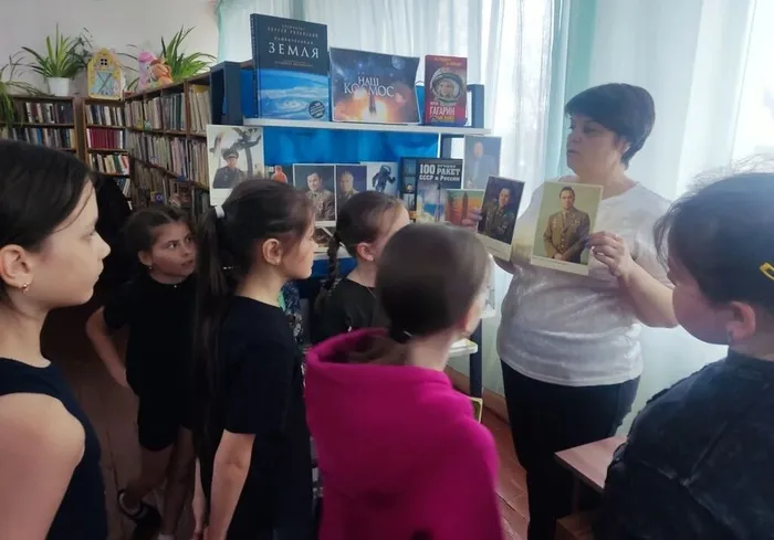 книжно-иллюстративная выставка "Герои звёздных дорог»