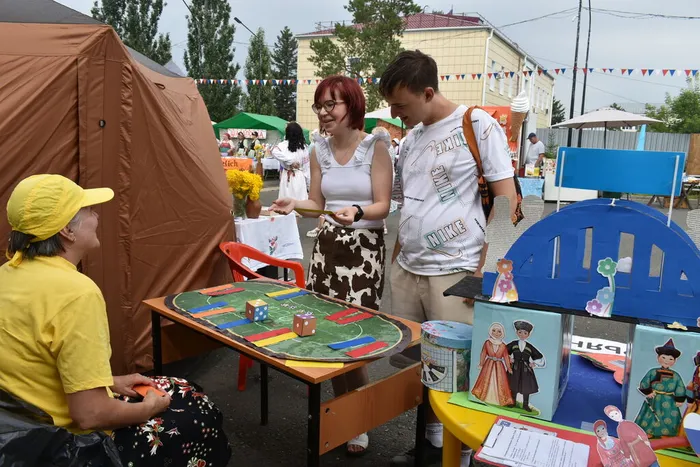 Молодые люди в казино