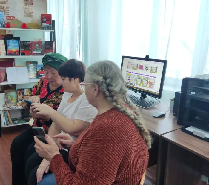 занятие по обучению людей элегантного возраста компьютерной грамотности