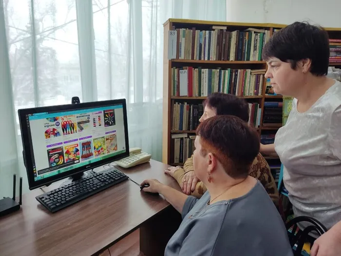 занятие по обучению людей элегантного возраста компьютерной грамотности