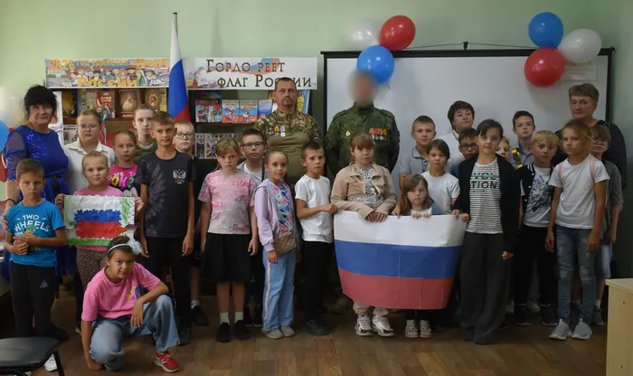 урок истории «Флаг России — гордость наша», совместно с фондом «Защитники Отечества»