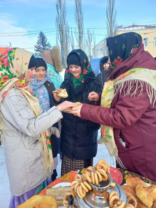 Угощение блинами