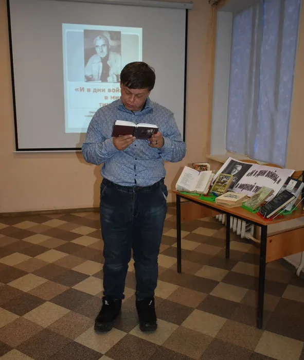 Литературный слайд-час, посвященный 110-летию со дня рождения
К.М. Симонова