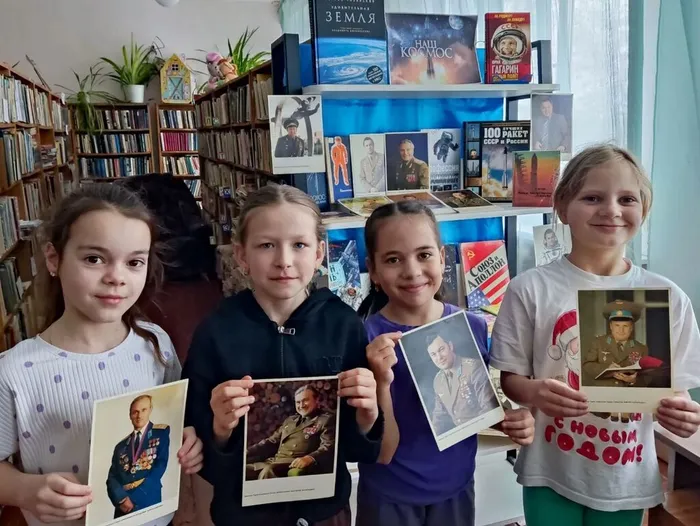 книжно-иллюстративная выставка "Герои звёздных дорог»