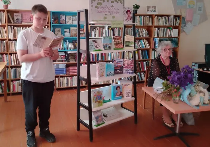 музыкально – поэтический вечер с замечательной женщиной, нашей землячкой и талантливой поэтессой Зоей Васильевной Ястребовой.