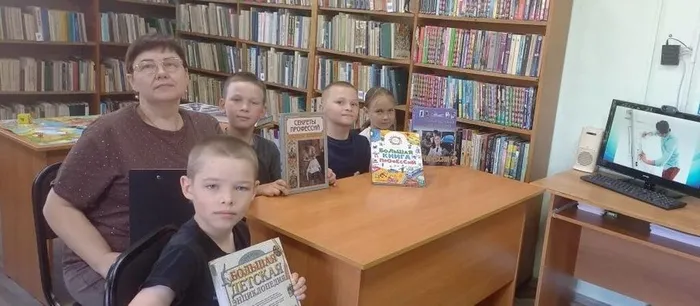 познавательно – игровая программа «Кем быть?»