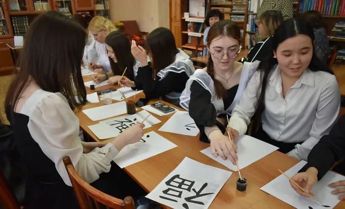 Час искусства, посвященный литературе и живописи в китайском стиле в рамках года культуры России и Китая.