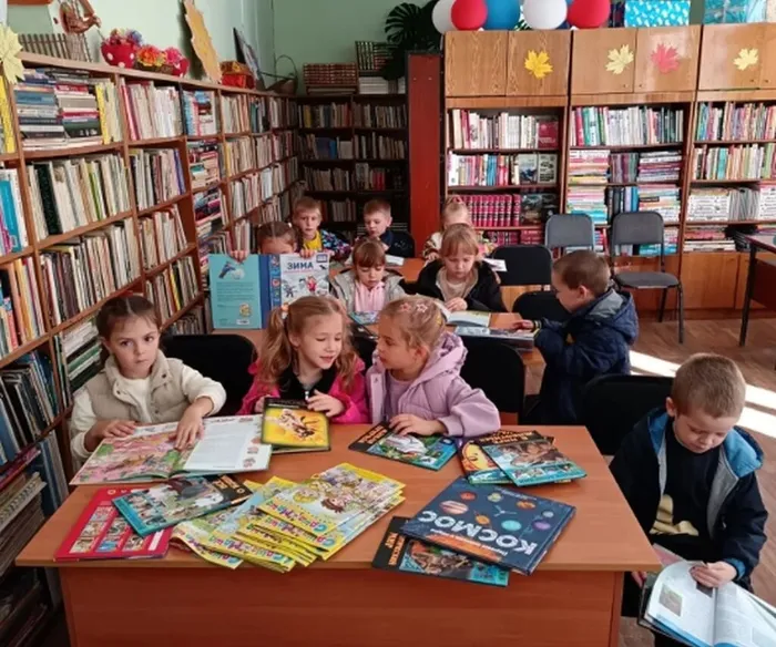 в читальном зале с книгами