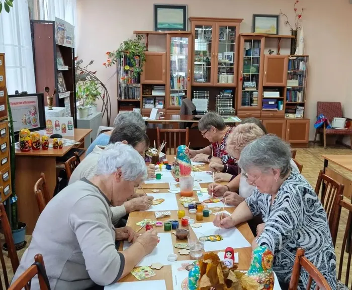 рукодельницы освоили базовые приёмы росписи и создали собственные уникальные матрёшки