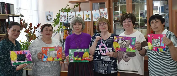 Гости мероприятия приняли участие в мастер-классе «Пасхальная открытка»