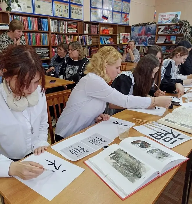 Час искусства, посвященный литературе и живописи в китайском стиле в рамках года культуры России и Китая.