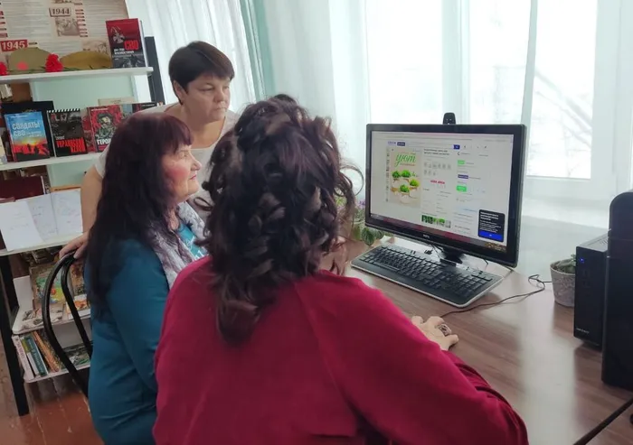 занятие по обучению людей элегантного возраста компьютерной грамотности