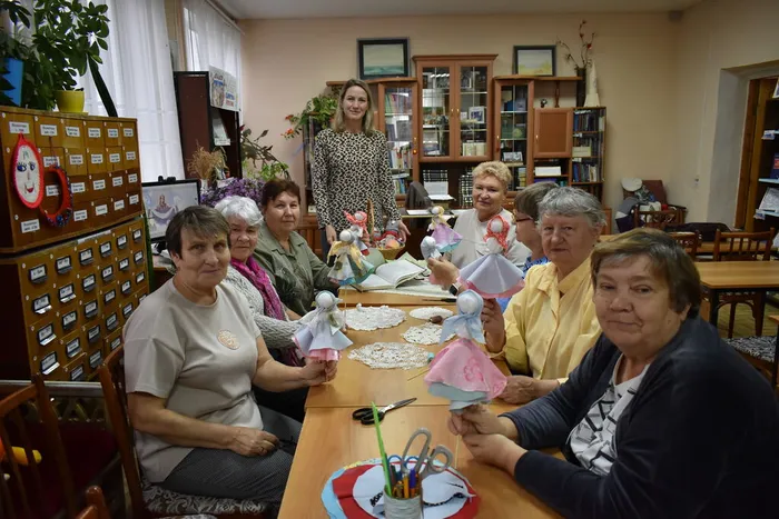участницы познакомились с народными традициями и изготовили тряпичную куклу в старинной технике